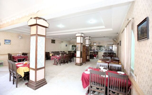 OYO 17430 Gulshah Hotel