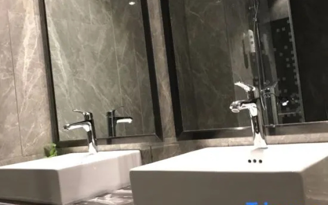 Lin Hai Hotel – Bathroom – Hotan