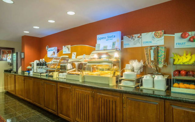Comfort Suites near Birkdale Village- Huntersville