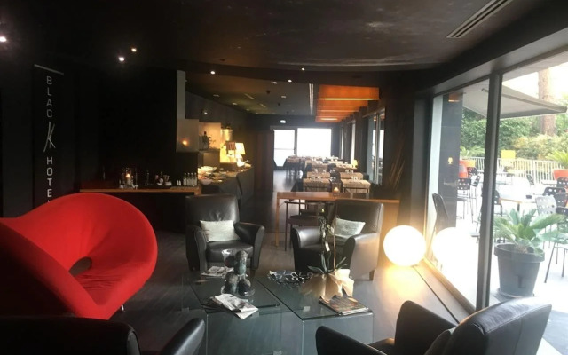 Black Hotel