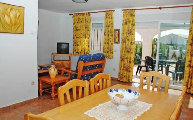 Bungalow with terrace, pool in Alicante