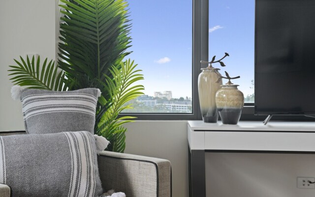New Contemporary Apartment near Macquarie Centre