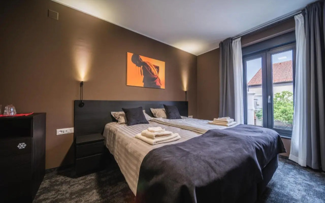 Rustica Rooms