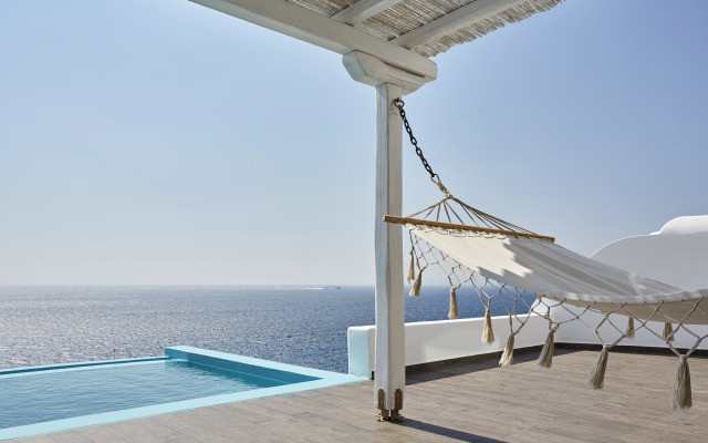 Kouros Hotel & Suites