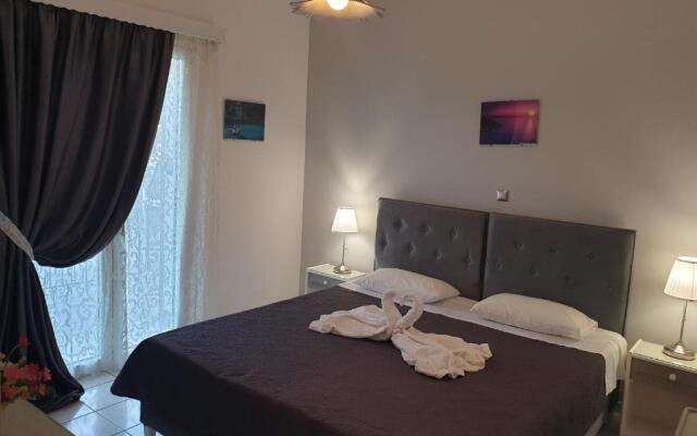 Makis Studios & Apartments