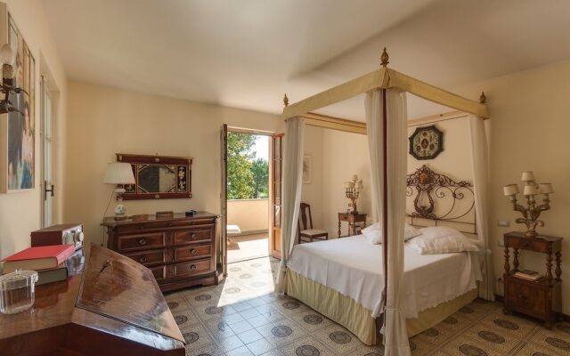 Forte dei Marmi renewed 6 bedroom villa