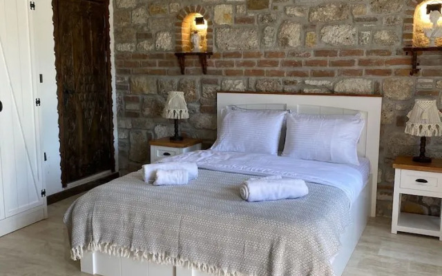 Ionia Liberty Stone Hotel