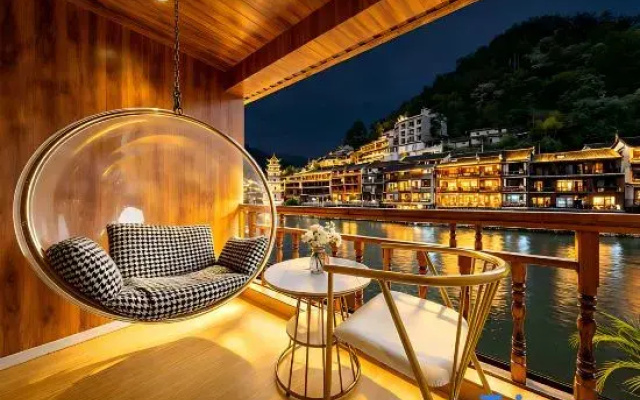 Phoenix Ancient City Dubai River View Homestay