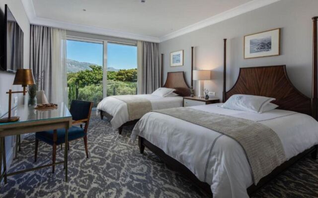 Royal Blue Hotel