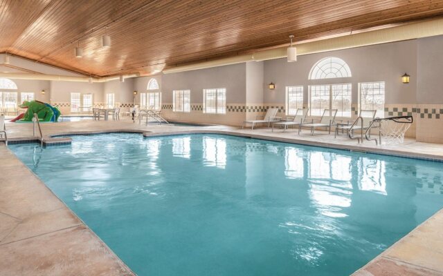 Country Inn & Suites by Radisson, Green Bay East, WI