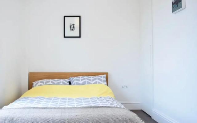 Stylish 2 Bedroom Flat With Views of The Shard