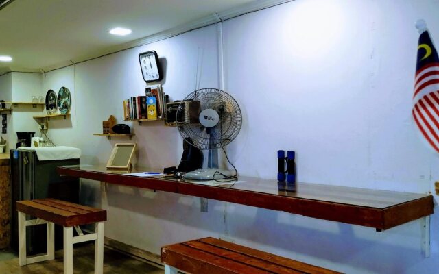 Get Inn Backpackers