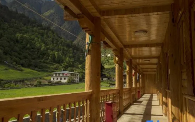 Yubeng Holiday Inn