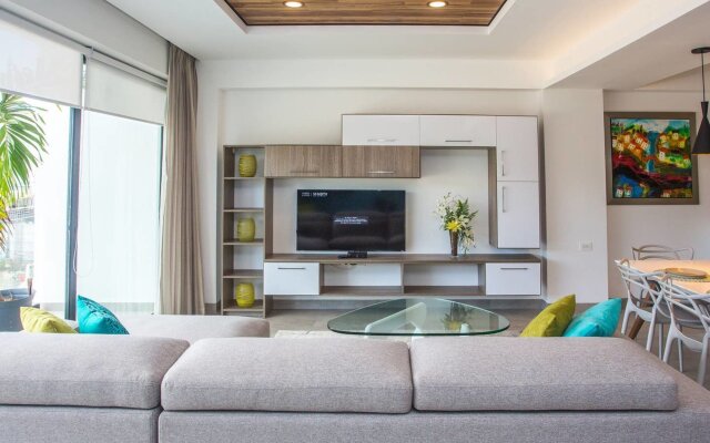 Amazing 2BR Condo w Pool Views Dream Location