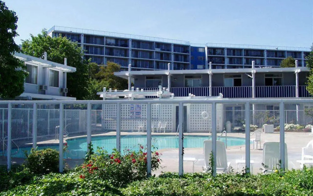 Marina Village Inn