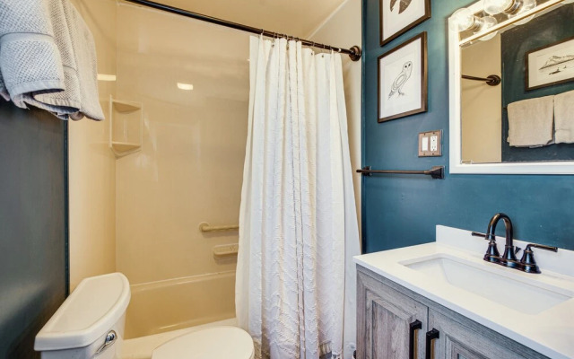 Pet-friendly Pittsburgh Home: 3 Mi to Downtown!