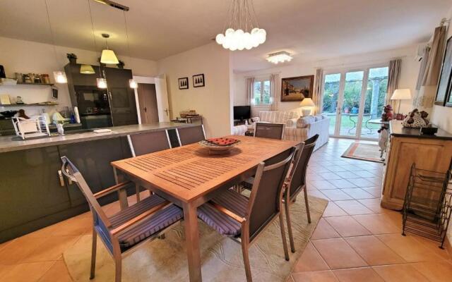 Beautiful House For 8 With Garden And Pool