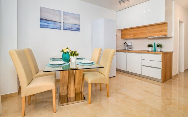 Awesome Apartment in Banjol With Wifi and 2 Bedrooms