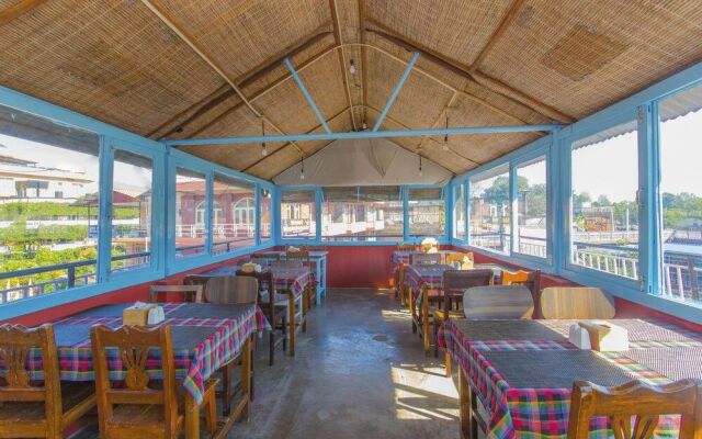 OYO 227 Hotel Moonstone Inn