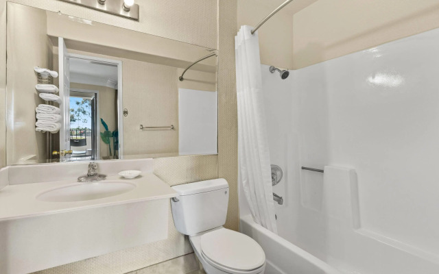 Travelodge by Wyndham San Clemente Beach