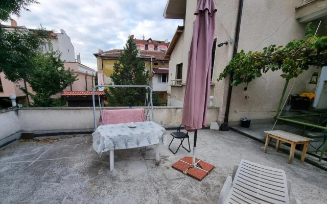 Tsar Simeon, 2 bedroom, living room and fireplace