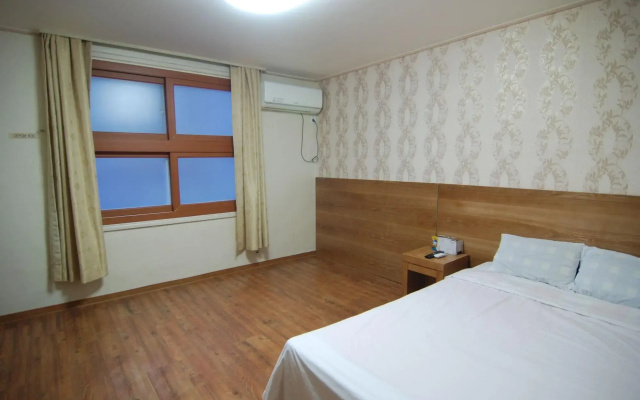 Hotel New World