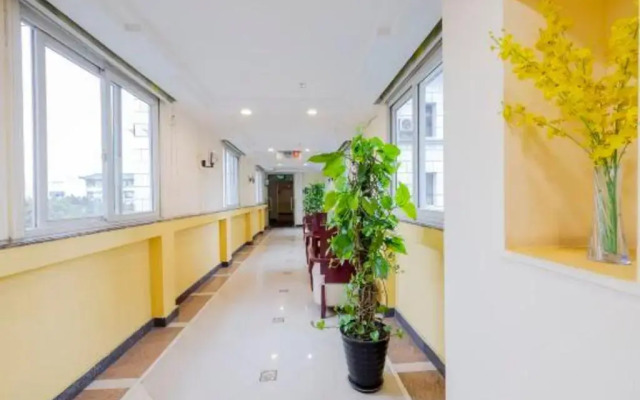 Home Inn Chongqing Lianglukou Station