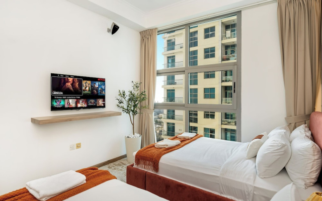 Urban Dubai Marina Stay Near Yacht