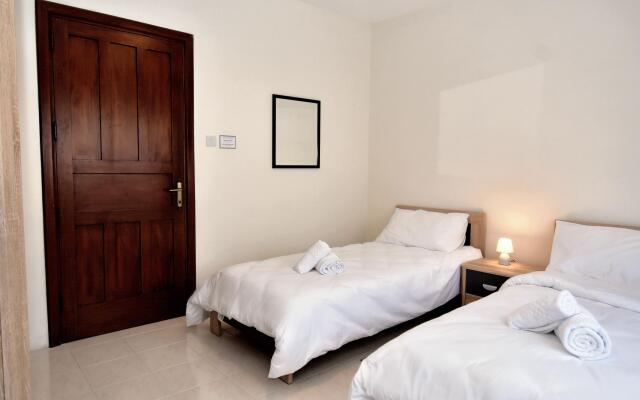 Bright and Spacious 2 Bedroom Apartment with Harbour View - 3