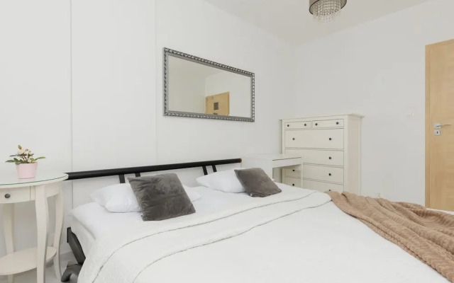 Spacious Targowek Apartment by Renters