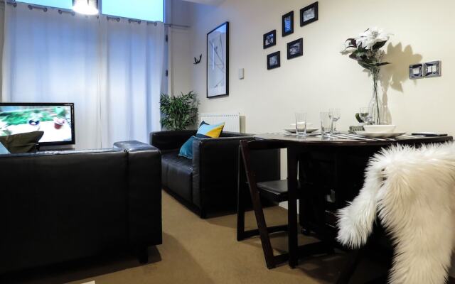 Tudors eSuites Park Central Apartment