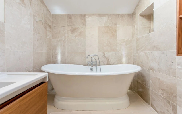 Prestigious Location - Quintessential Mews House