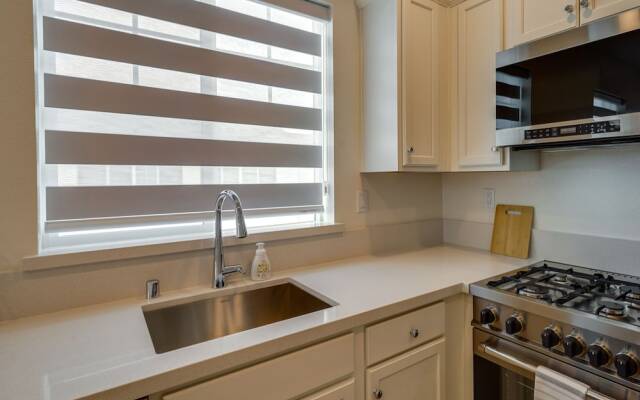 California Midterm Rental With Fenced Yard!