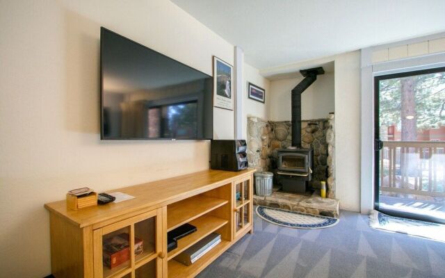 Summit 41 Spacious and Stones Throw to Eagle Lodge by RedAwning