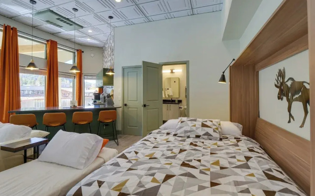 Mtn & Lake Views: Chic Keystone Studio