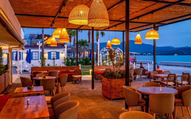 Uras Beach Hotel