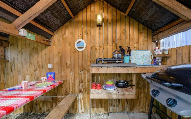 Killarney Glamping at the Grove, Suites And Lodges