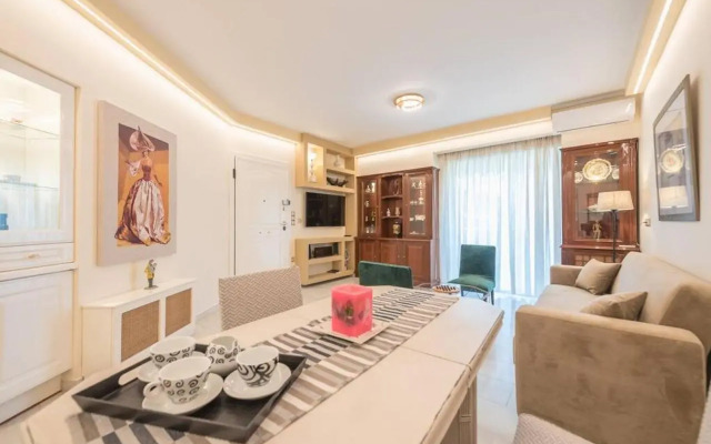Central 3BR Apartment Next to Panormou Metro!