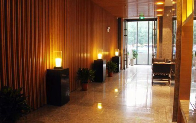 Earl Holiday Inn (Wuhu High speed Railway Station Tianmenshan Road Subway Station Store)