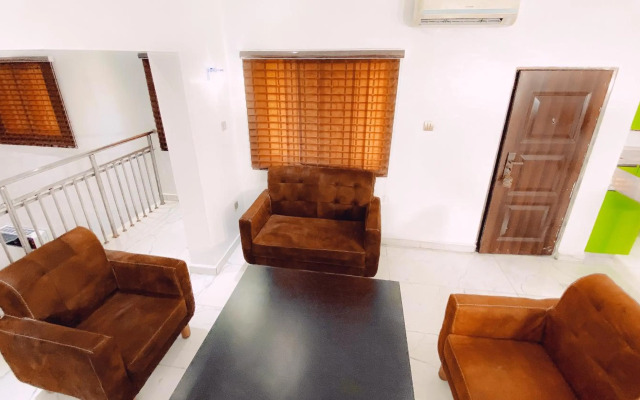 Royal Court Lounge & Boutique Hotel