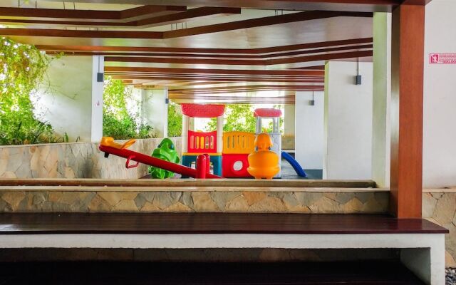 Nice And Comfort 2Br At Bassura City Apartment