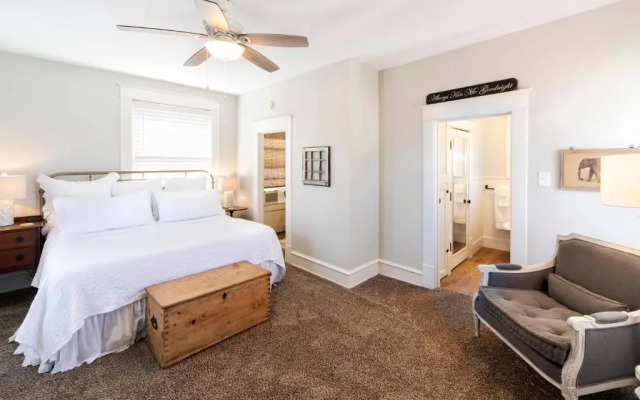 Katy House Bed and Breakfast