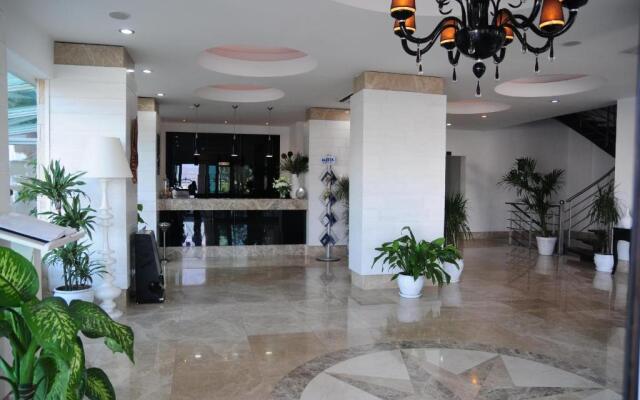 Alesta Yacht Hotel