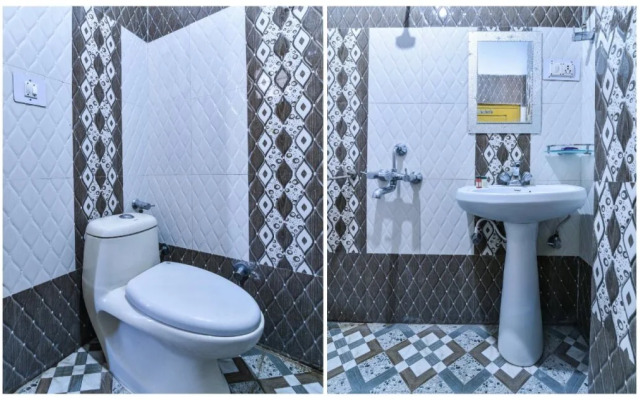 OYO 24873 Hotel Rama Palace