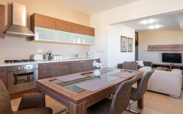 Harbour Views Gozitan Villa + Shared Pool