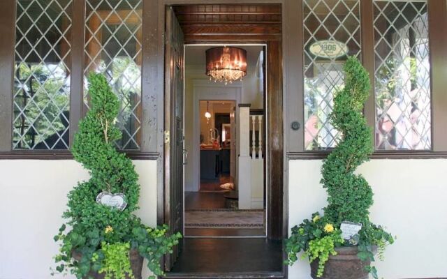 At Home B&B at Rose Manor by Elevate Rooms