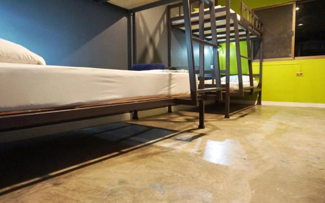 B&B House & Hostel