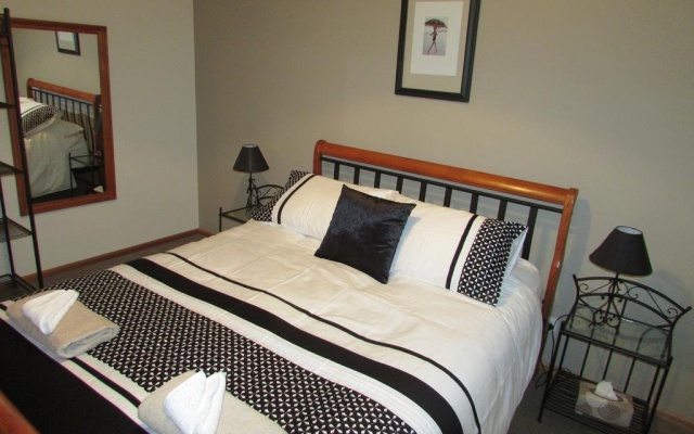 Lazy Days Bed and Breakfast Cottage – Guest Rooms – Port Elliot
