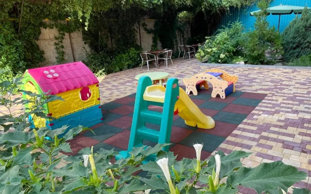 Polina Guest House
