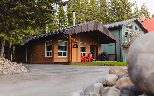 Overlander Mountain Lodge